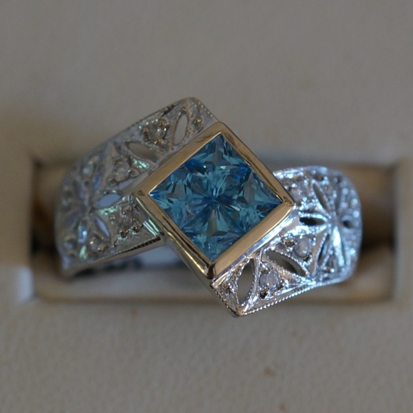 14KW Gold Genuine Blue Topaz & Diamond Ring. - Picture 3 of 8